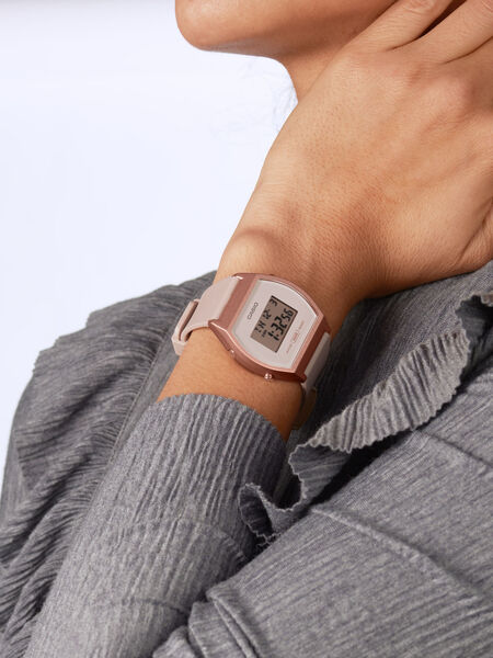 LW 204 4AEF OR02 wristshot web a66f384947cc477b7