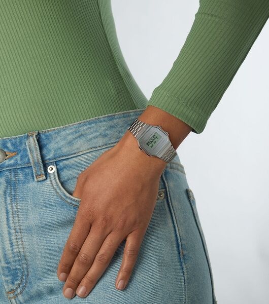 A168WEM 7EF OR02 wristshot web a43b9dd5ed334965c