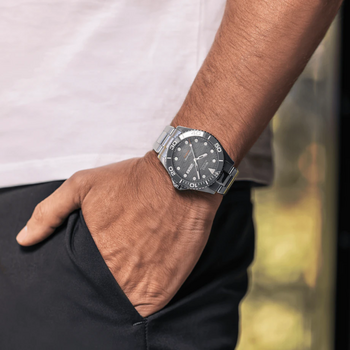 202584 M0424301108100 6 wrist 2 n64b03b7a78e5000f