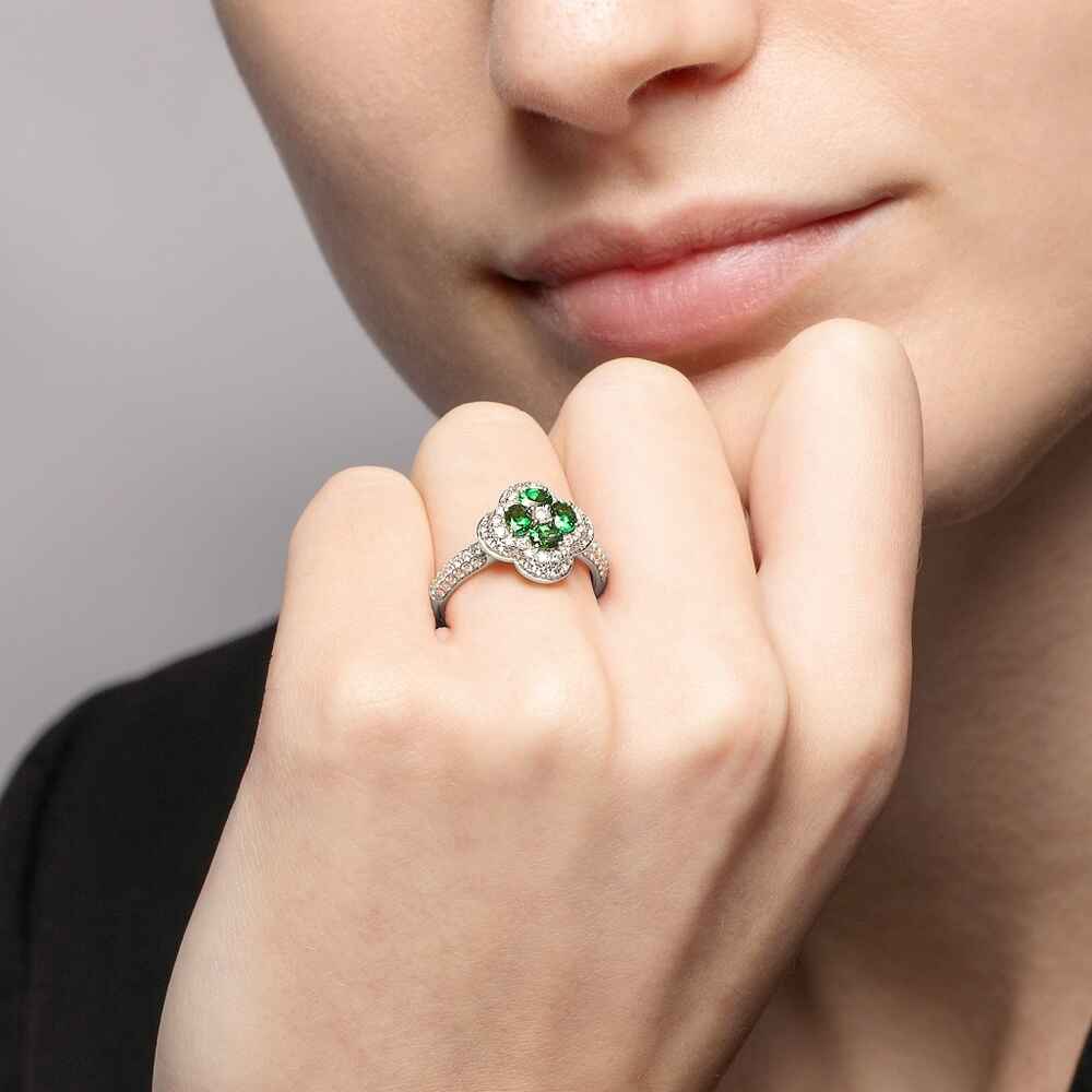 Brogle Classic emerald ring