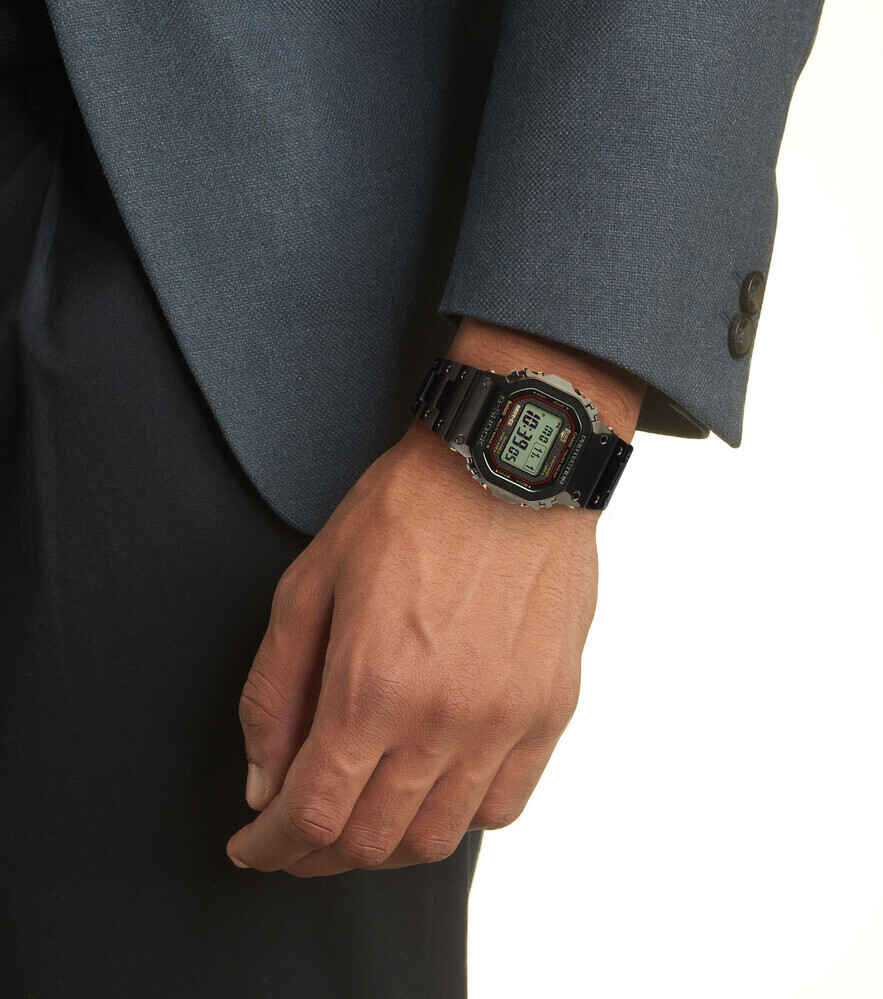 MRG B5000B 1DR OR02 wristshot web a12345fab2aea5474