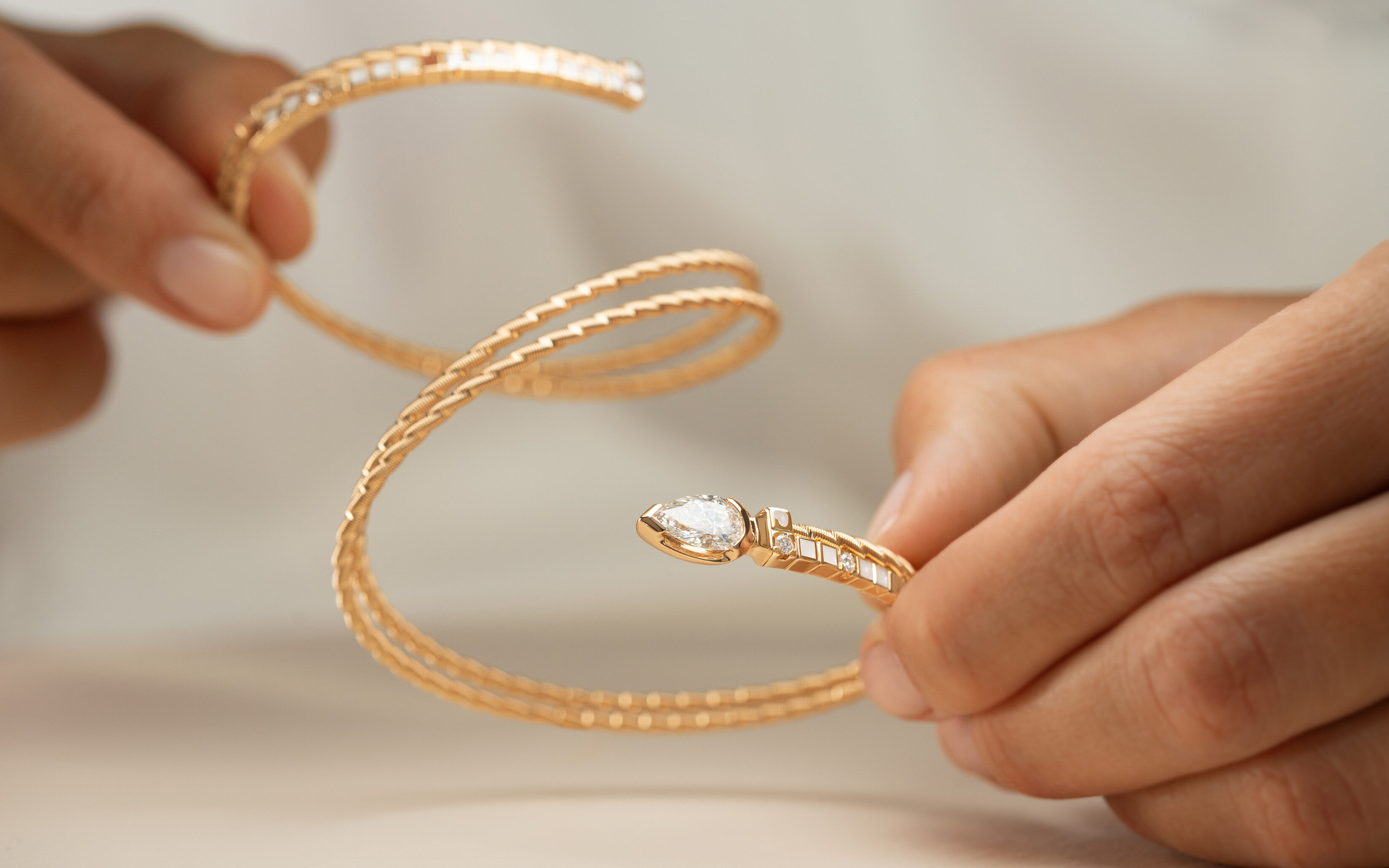 Wellendorff UMARME MICH. Diamanttropfen perlmutt Armband Wellendorff UMARME MICH. Diamanttropfen perlmutt Armband