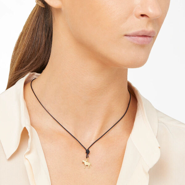 176056 DMA5001 HORSS 000OG 100 Dodo horse charm 18k yellow gold.webp a64b0281a12acad10