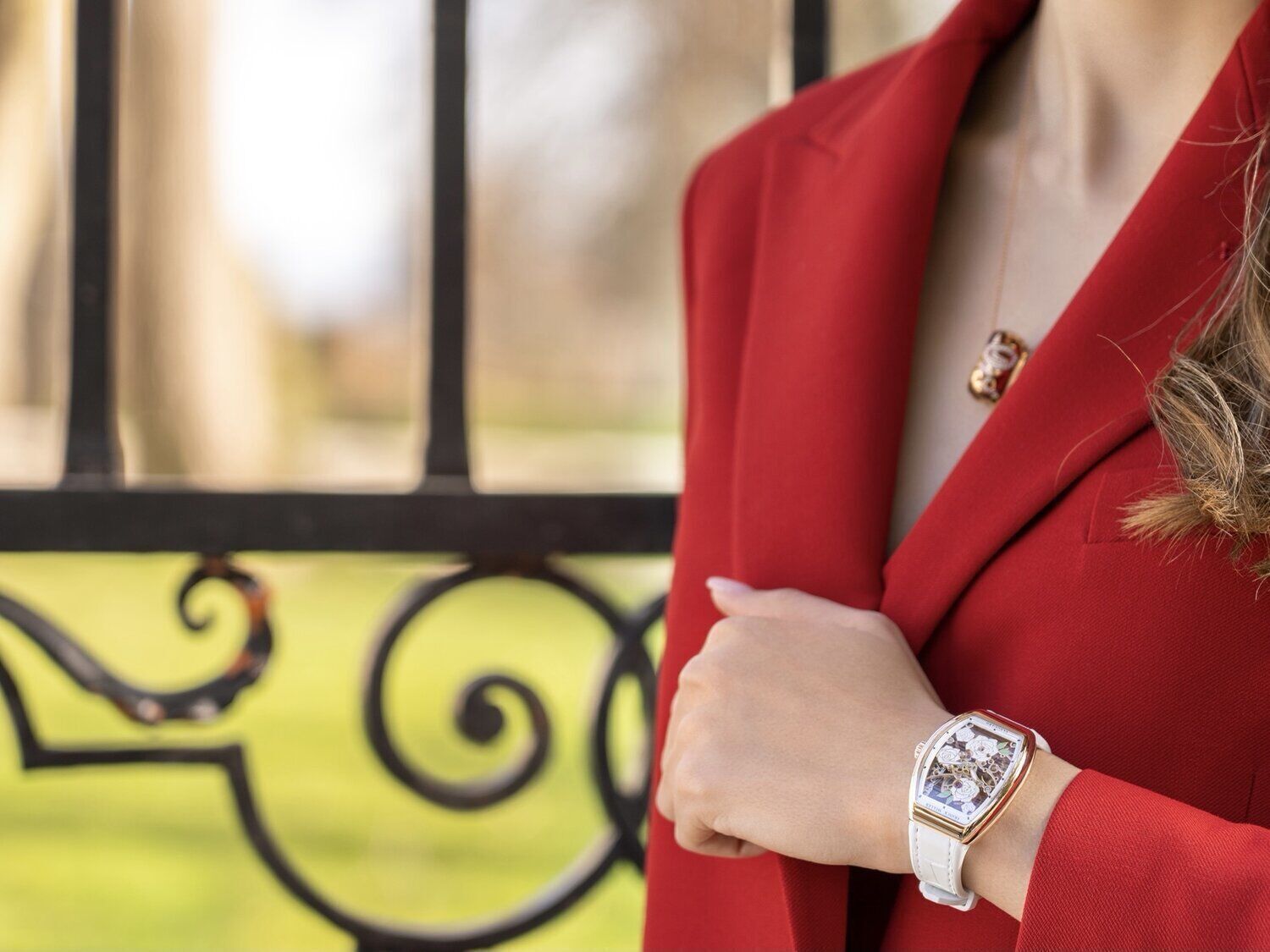 Franck Muller Vanguard Rose Skeleton 42.3 x 32mm Franck Muller Vanguard Rose Skeleton 42.3 x 32mm